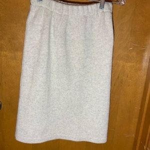 Gray soft 100% wool pull on skirt